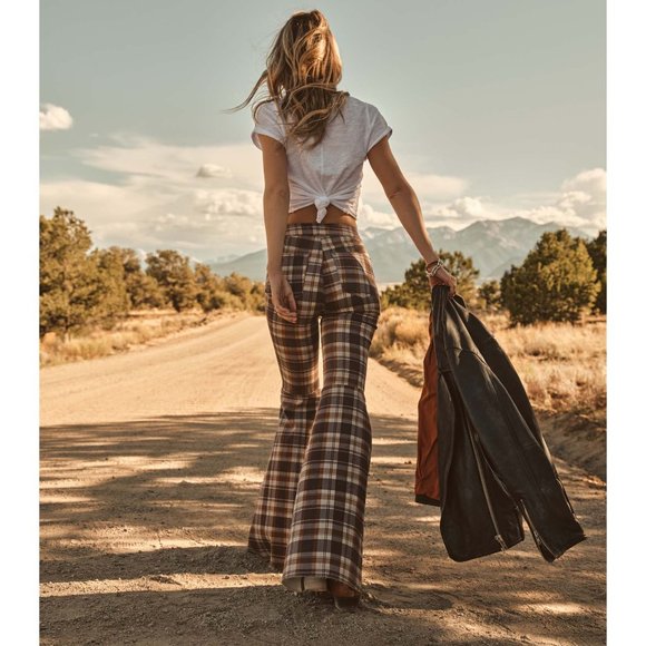 🎉LAST CHANCE🎉 FREE PEOPLE Just Float On Printed Flare Jeans / Dark Chocolate - Picture 7 of 9